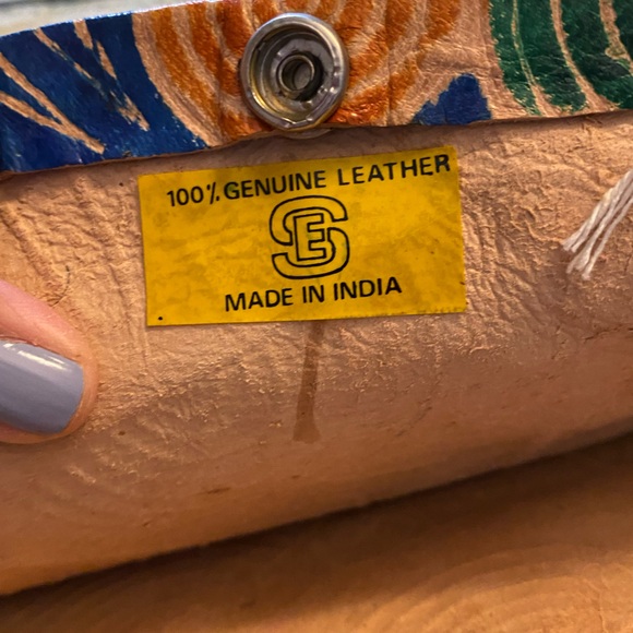 Beautiful 90’s tooled leather colorful elephant pattern hand purse. - Picture 6 of 15